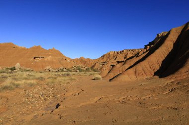 Bardenas Reales, İspanya 'da, Navarre' ın güneydoğusunda 39.200 hektarlık bir alana sahip yarı çöl bölgesi.