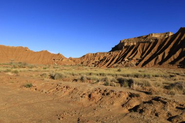 Bardenas Reales, İspanya 'da, Navarre' ın güneydoğusunda 39.200 hektarlık bir alana sahip yarı çöl bölgesi.