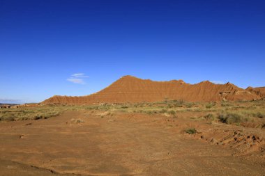 Bardenas Reales, İspanya 'da, Navarre' ın güneydoğusunda 39.200 hektarlık bir alana sahip yarı çöl bölgesi.