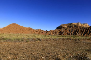 Bardenas Reales, İspanya 'da, Navarre' ın güneydoğusunda 39.200 hektarlık bir alana sahip yarı çöl bölgesi.