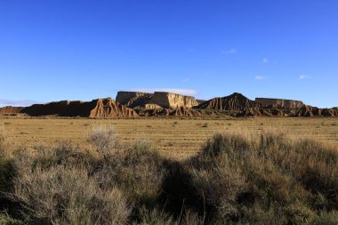 Bardenas Reales, İspanya 'da, Navarre' ın güneydoğusunda 39.200 hektarlık bir alana sahip yarı çöl bölgesi.