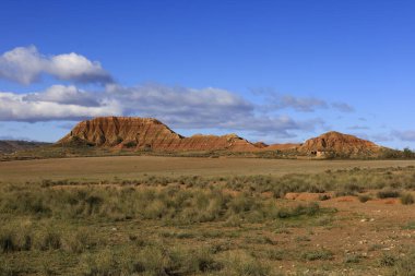 Bardenas Reales, İspanya 'da, Navarre' ın güneydoğusunda 39.200 hektarlık bir alana sahip yarı çöl bölgesi.