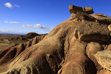 Bardenas Reales, İspanya 'da, Navarre' ın güneydoğusunda 39.200 hektarlık bir alana sahip yarı çöl bölgesi.