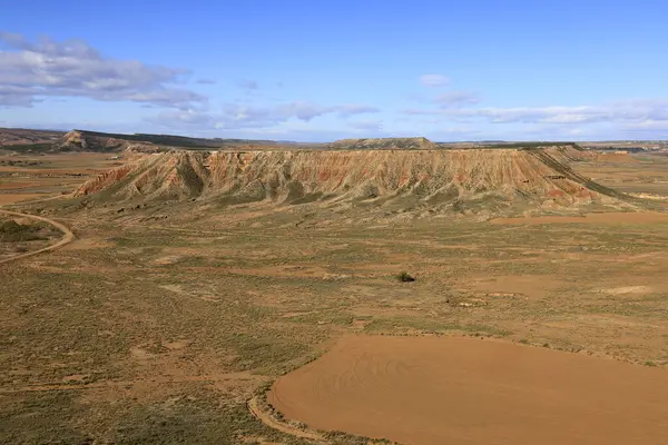 Bardenas Reales, İspanya 'da, Navarre' ın güneydoğusunda 39.200 hektarlık bir alana sahip yarı çöl bölgesi.