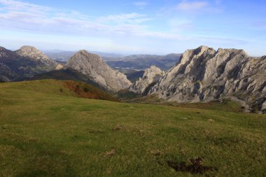 Urkiola Doğal Parkı, İspanya 'nın Bask Bölgesi' nin kuzeyinde Biscay 'ın güneydoğu köşesinde yer alan bir koruma alanıdır.