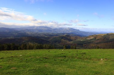 Urkiola Doğal Parkı, İspanya 'nın Bask Bölgesi' nin kuzeyinde Biscay 'ın güneydoğu köşesinde yer alan bir koruma alanıdır.