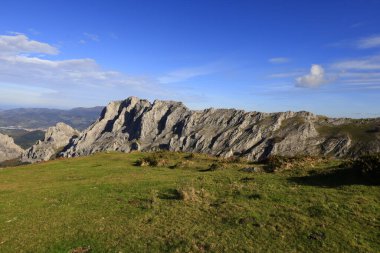 Urkiola Doğal Parkı, İspanya 'nın Bask Bölgesi' nin kuzeyinde Biscay 'ın güneydoğu köşesinde yer alan bir koruma alanıdır.
