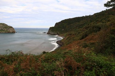 Gaztelugatxe, Bask Bölgesi 'nin Bermeo belediyesine bağlı Biscay kıyısında bir adadır.