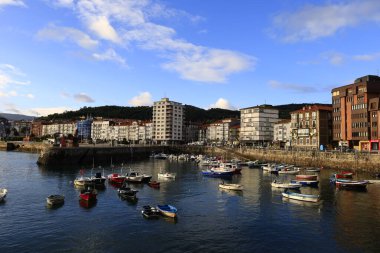 Castro Urdiales, İspanya 'nın kuzeyindeki Biscay Körfezi' nde bulunan Cantabria özerk bölgesinde bulunan bir liman.