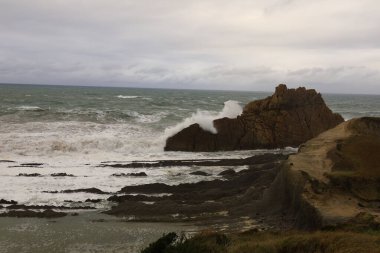 İspanya, Cantabria özerk bölgesinde yer alan Arnia plajına bakın.