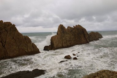 İspanya, Cantabria özerk bölgesinde yer alan Arnia plajına bakın.