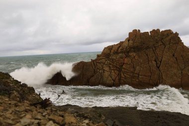 İspanya, Cantabria özerk bölgesinde yer alan Arnia plajına bakın.