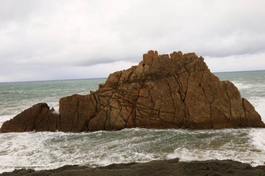 İspanya, Cantabria özerk bölgesindeki Arnia plajına bakın.