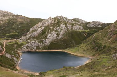 Somiedo Doğal Parkı, İspanya 'nın kuzeyindeki Asturias Prensliği' nde Cantabrian Dağları 'nın orta kesiminde korunan bir alandır.