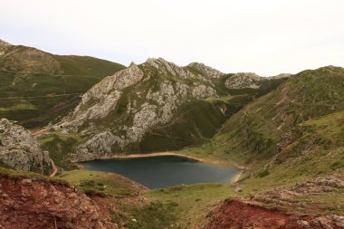 Somiedo Doğal Parkı, İspanya 'nın kuzeyindeki Asturias Prensliği' nde Cantabrian Dağları 'nın orta kesiminde korunan bir alandır.