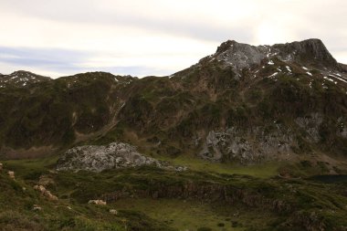 Somiedo Doğal Parkı, İspanya 'nın kuzeyindeki Asturias Prensliği' nde Cantabrian Dağları 'nın orta kesiminde korunan bir alandır.
