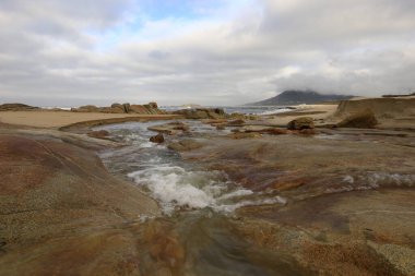 Portekiz 'in kuzeybatısındaki Toledo plajına bakın.