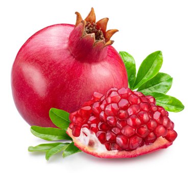 Nar meyvesi, yapraklar ve beyaz arkaplanda izole edilmiş nar..