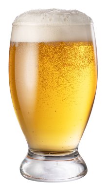 Beyaz arka planda izole edilmiş büyük köpük başlıklı bir bardak soğuk light bira. Kesme yolu.