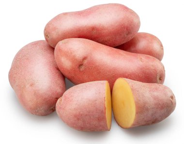 Beyaz arka planda kırmızı derili patates yumrusu. Dosya kırpma yolu içeriyor.
