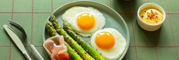 Breakfast Fried Eggs Fresh Asparagus Ham Jamon Herbs Plate Green — Stock Photo, Image