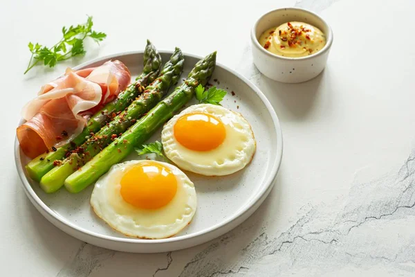 Breakfast Fried Eggs Fresh Asparagus Ham Jamon Herbs Plate White — Stock Photo, Image