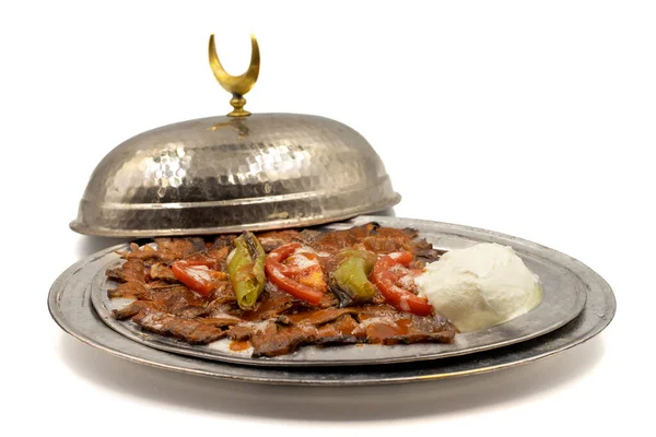 Türkischer Iskender Kebab Isoliert Auf Weißem Hintergrund Traditionelle Aromen Dönerspieß — Stockfoto