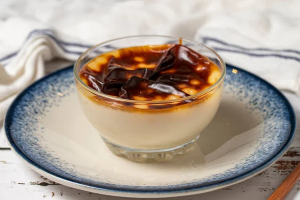 stock image Rice pudding on a white wooden background. Mediterranean cuisine delicacies. Local name sutlac. Close-up