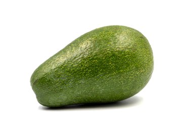 Avokado beyaz arka planda izole edildi. Kırpma Yolu. Tam alan derinliği. Kapat.