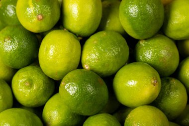 Limonlu. Limon yığınına yakın çekim. Gıda arkaplanı