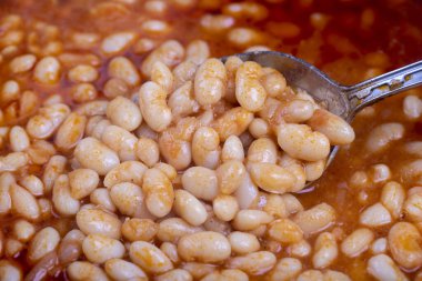 Kuru fasulye ya da kuru fasulye. Kepçeyle yetiştirilmiş kuru fasulye taneleri. yerel adı kuru fasulye