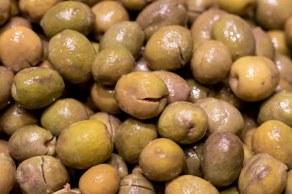 Царапанные Зеленые Оливки Куча Оливок Крупным Планом Продовольственный Фон — стоковое фото