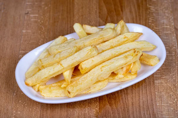 Gefrituurde Aardappelen Chips Met Hand Geschilde Frietjes Een Keramische Kom — Stockfoto