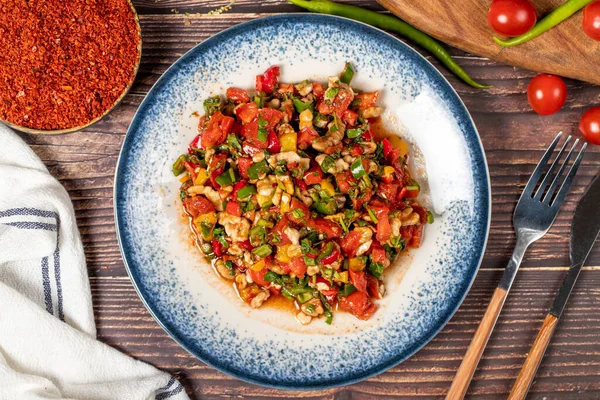 Gavurdagi Salat Walnusssalat Auf Holz Hintergrund Gesunder Salat Mit Tomaten — Stockfoto
