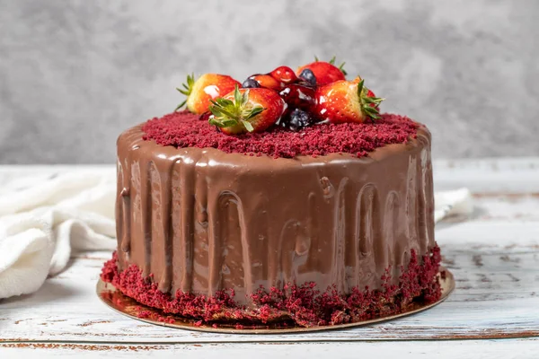 Tarta Fresa Chocolate Cumpleaños Pastel Celebración Sobre Fondo Madera — Foto de Stock