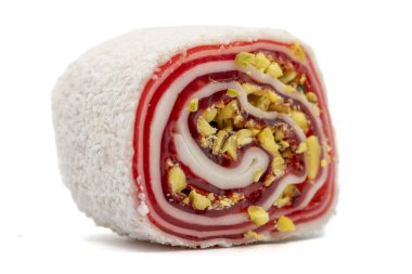 Fıstıklı Türk Lokumu. Beyaz arka planda hindistan cevizli Türk lokumu.