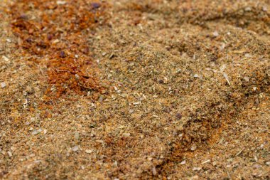 Arka plan olarak karışık baharat tozu, baharat ya da baharat yığını. Yakın çekim karışık baharat