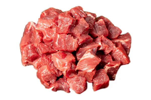 生の新鮮な牛肉や子羊のキューブ 白い背景に隔離された赤牛肉の肉をダイス 生のキャセロールや煮込み牛は死んだ — ストック写真