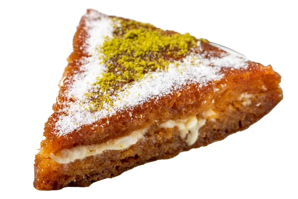 Beyaz Arka Planda Kremalı Ekmek Kadayif Tatlısı Türk Mutfağı Tatlısı — Stok fotoğraf