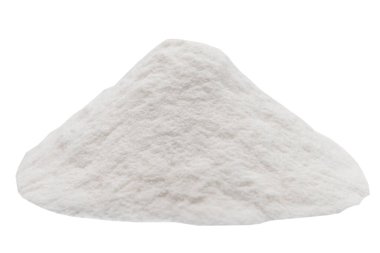 Beyaz arka planda sodyum bikarbonat ya da kabartma tozu var. Sodyum bikarbonat tozu. Kapat.