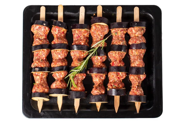 Kebab Berinjela Berinjela Shish Kebab Com Carne Picada Crua Isolada — Fotografia de Stock