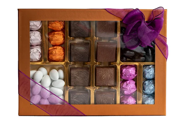 Chocolate Regalo Envasado Chocolates Envasados Aislados Sobre Fondo Blanco Cerca — Foto de Stock
