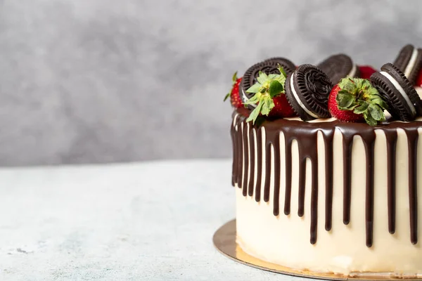 stock image Chocolate cake. Liquid chocolate and strawberry birthday cake on gray background