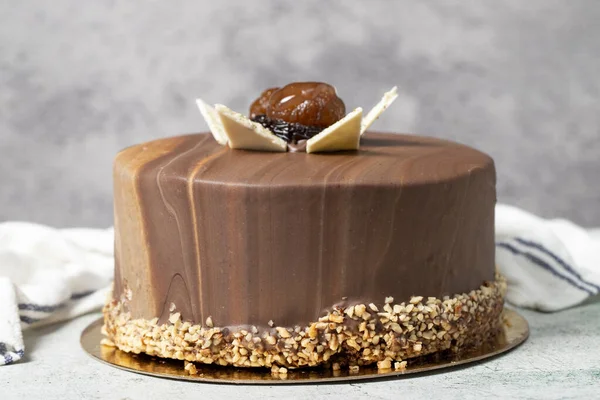Csokitorta Csokoládé Gesztenye Pisztácia Születésnapi Torta Szürke Alapon — Stock Fotó