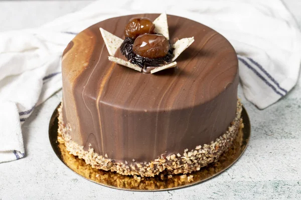 Csokitorta Csokoládé Gesztenye Pisztácia Születésnapi Torta Szürke Alapon — Stock Fotó