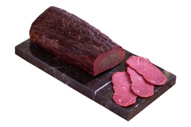 Beyaz arka planda izole edilmiş kuru et. Pirzola etinden yapılmış kurutulmuş et. Yakın plan. yerel isim kuru et