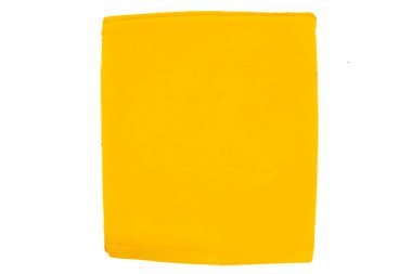 Beyaz arkaplanda izole edilmiş kare bir çedar peynirinin üst görünümü