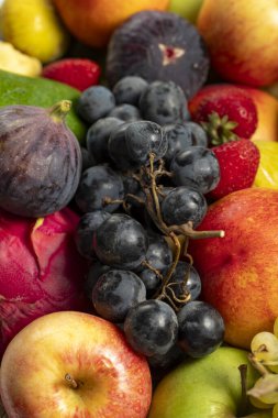 Seçici odaklı üzümler. Taze meyve. Renkli meyve arkaplanı