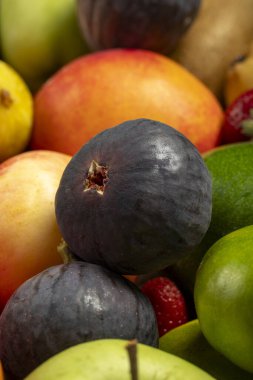 Seçici odaklı incir. Taze meyve. Renkli meyve arkaplanı
