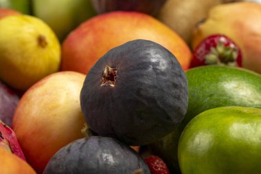 Seçici odaklı incir. Taze meyve. Renkli meyve arkaplanı